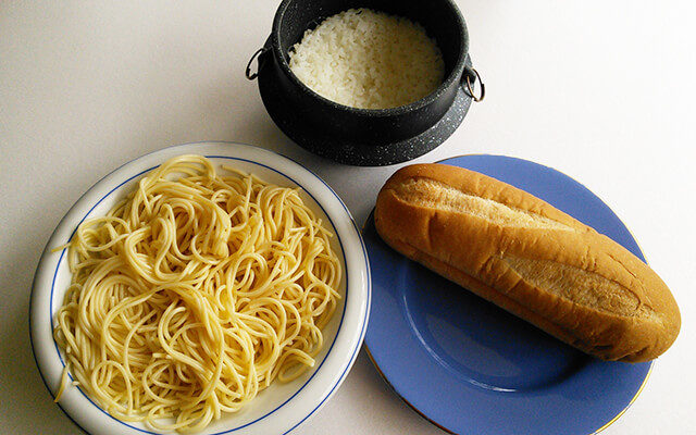 PCOSではどの食品を制限または避けるべきですか?